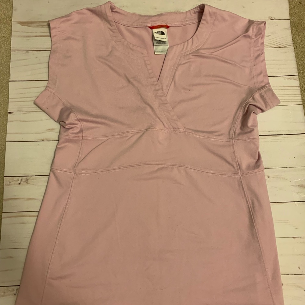 Women’s North Face lilac short sleeve active top